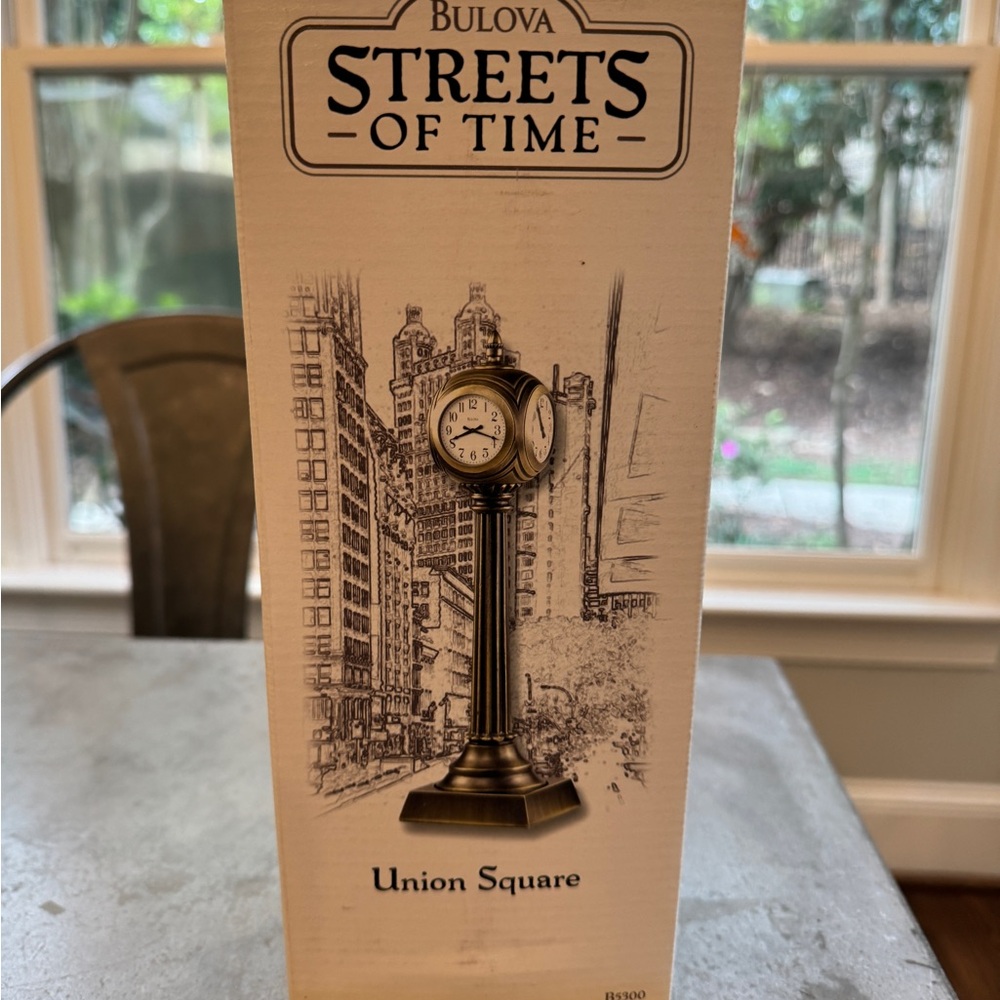 Union square antique brass clock - Picture 4 of 8
